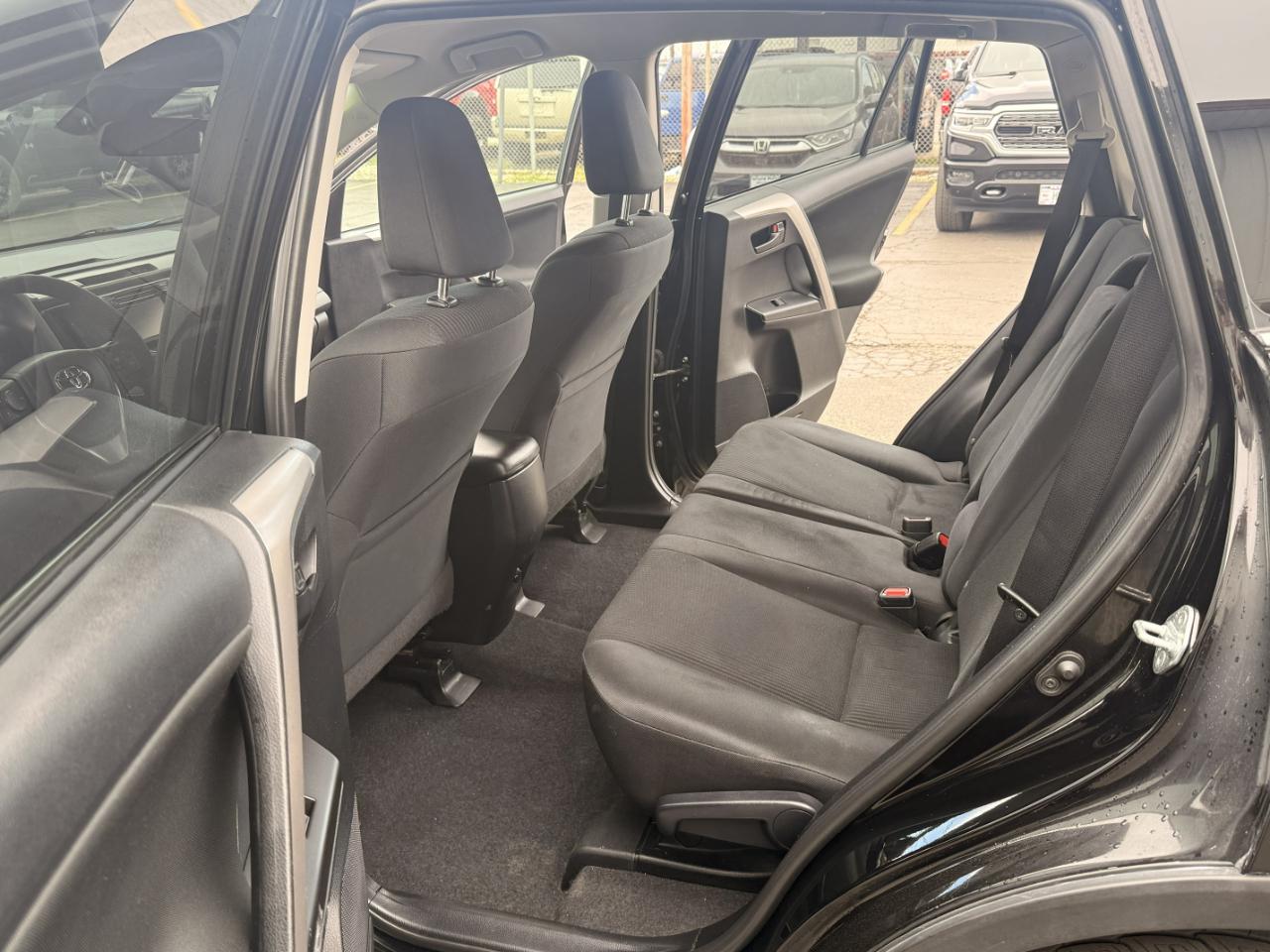 Toyota RAV4 LE FWD (Natl) 2018