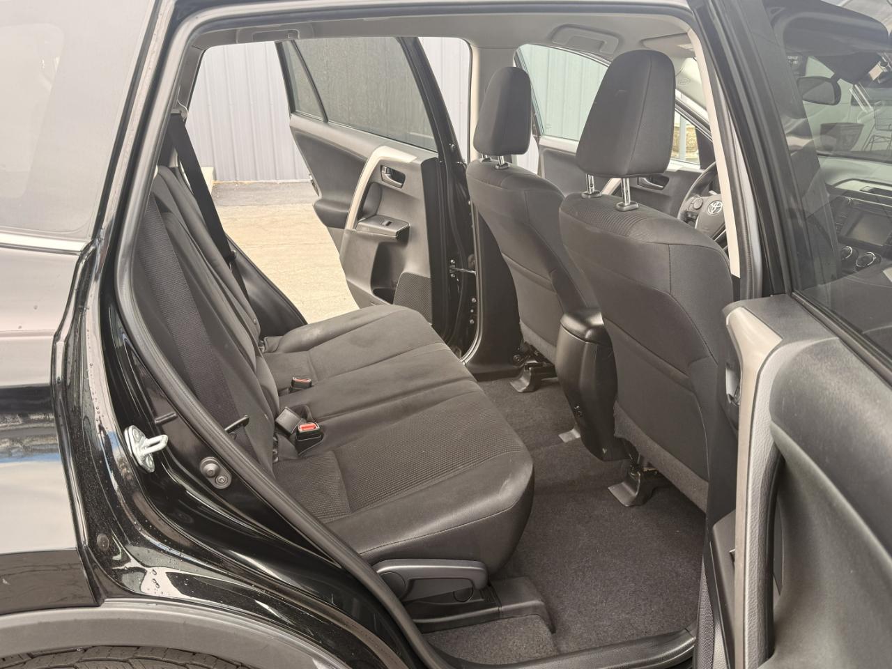 Toyota RAV4 LE FWD (Natl) 2018