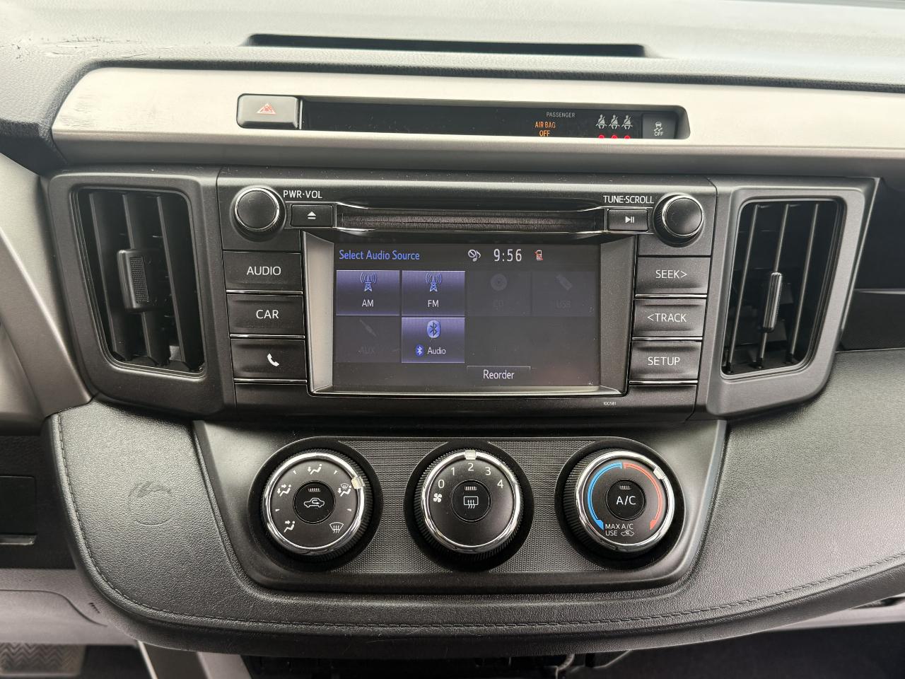 Toyota RAV4 LE FWD (Natl) 2018