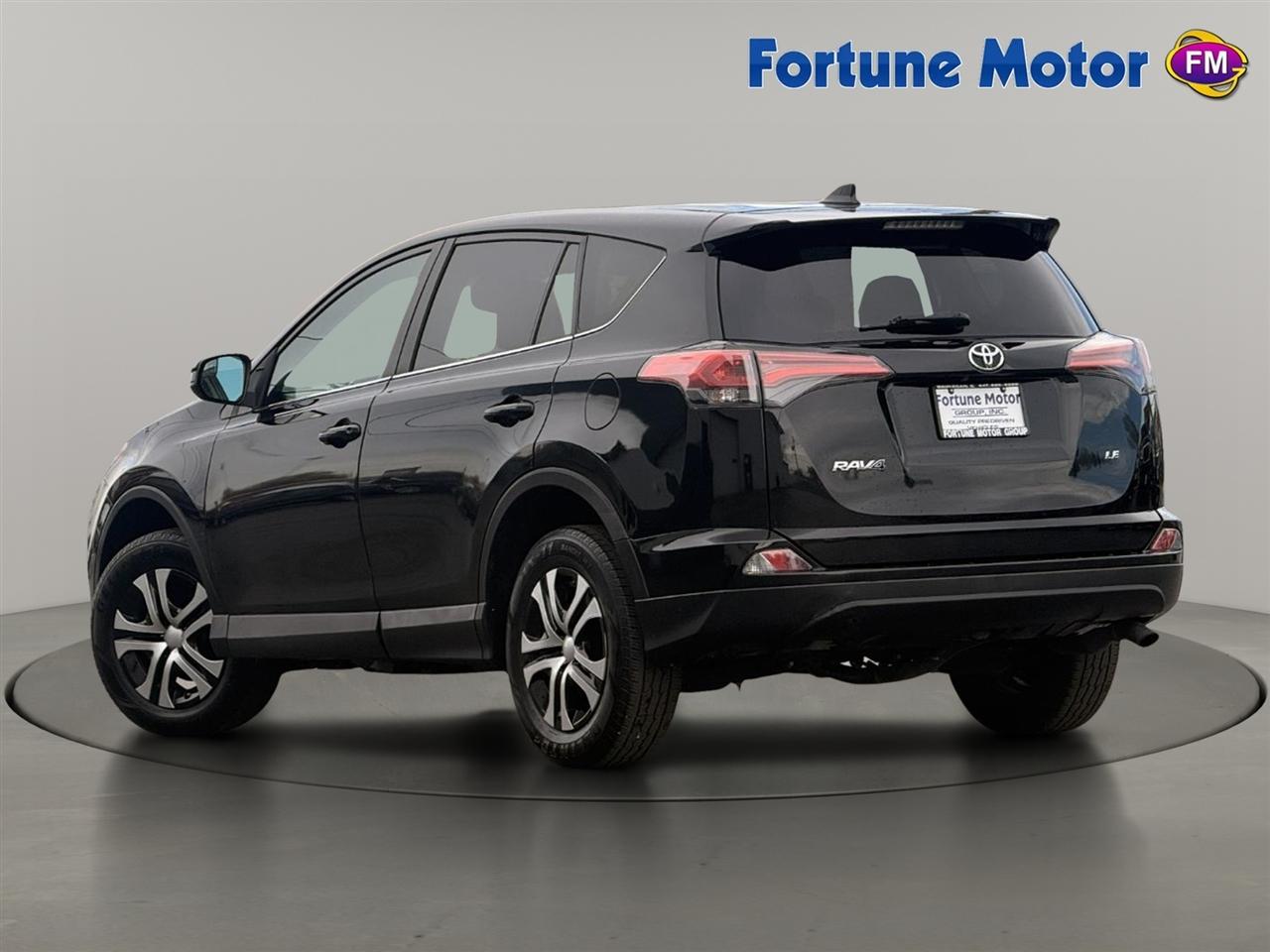 Toyota RAV4 LE FWD (Natl) 2018