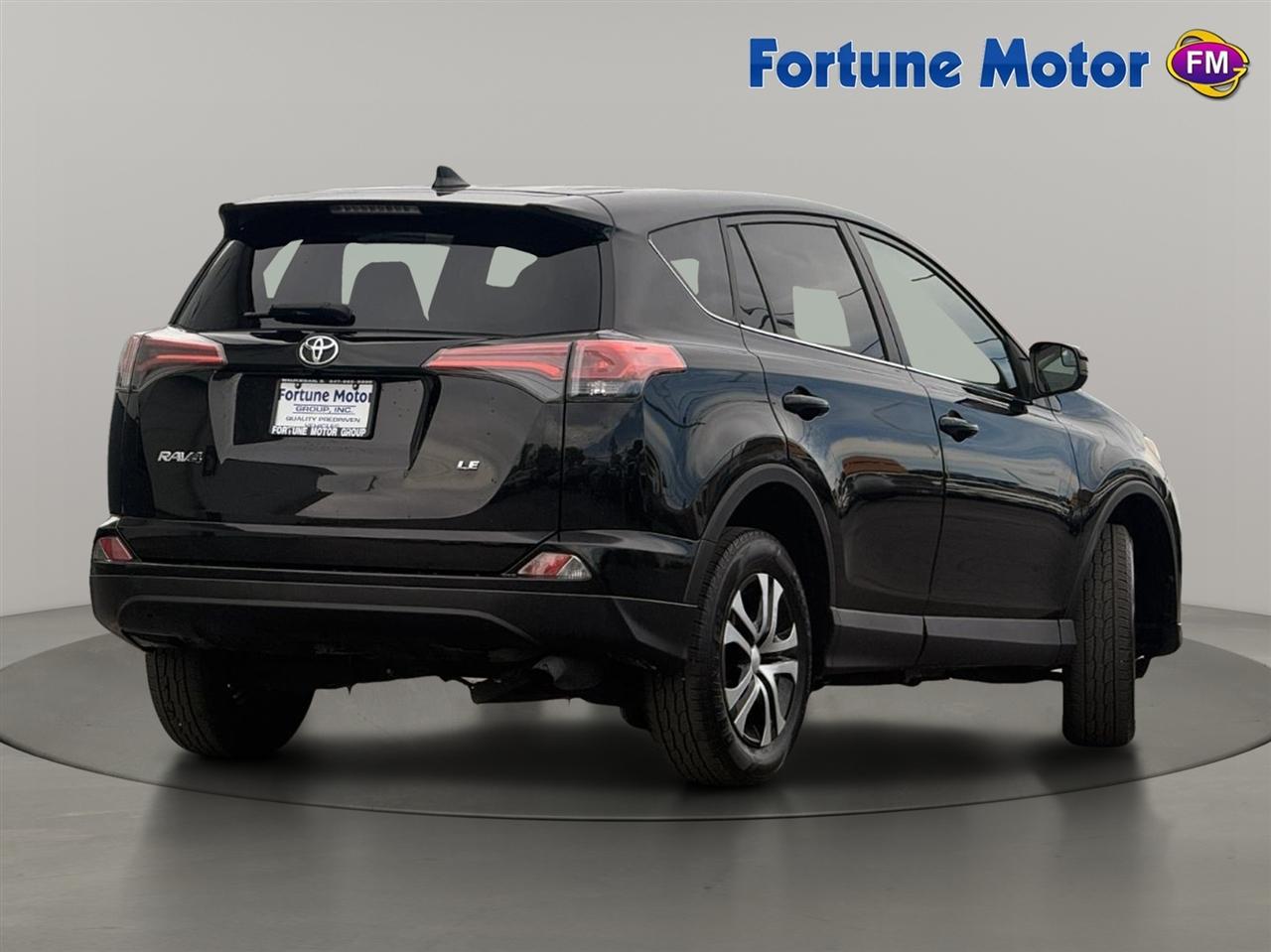 Toyota RAV4 LE FWD (Natl) 2018