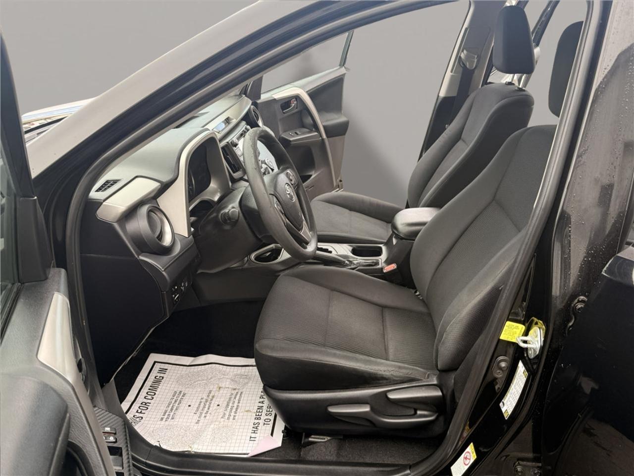 Toyota RAV4 LE FWD (Natl) 2018