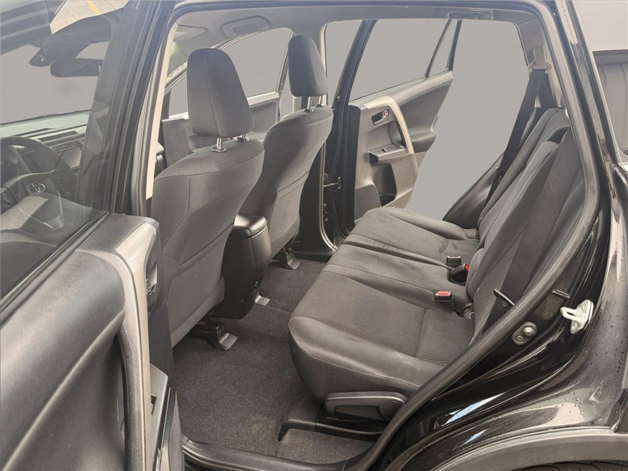 Toyota RAV4 LE FWD (Natl) 2018