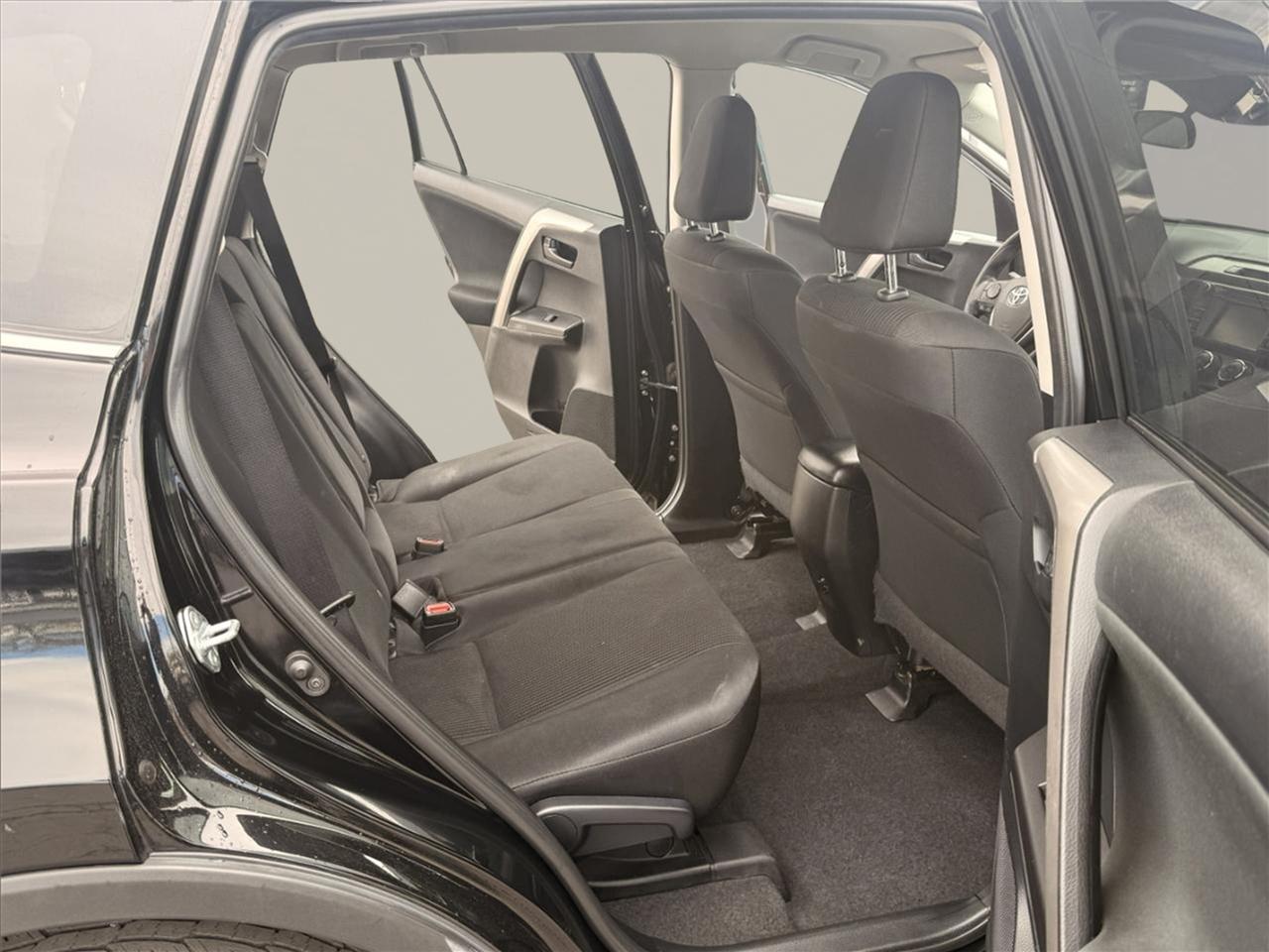 Toyota RAV4 LE FWD (Natl) 2018