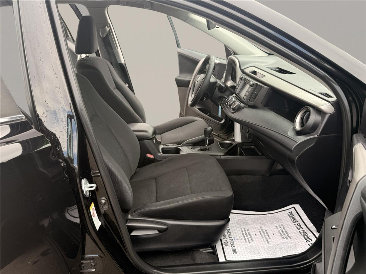 Toyota RAV4 LE FWD (Natl) 2018