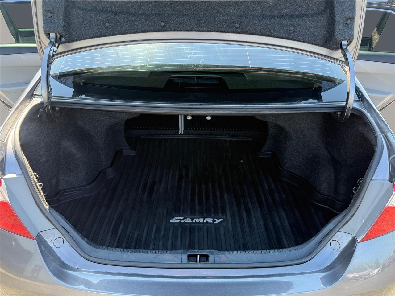 Toyota Camry SE Auto (Natl) 2017