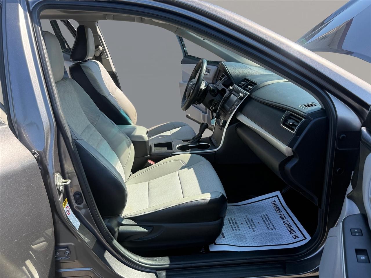 Toyota Camry SE Auto (Natl) 2017