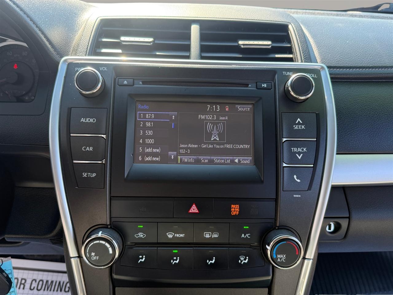 Toyota Camry SE Auto (Natl) 2017