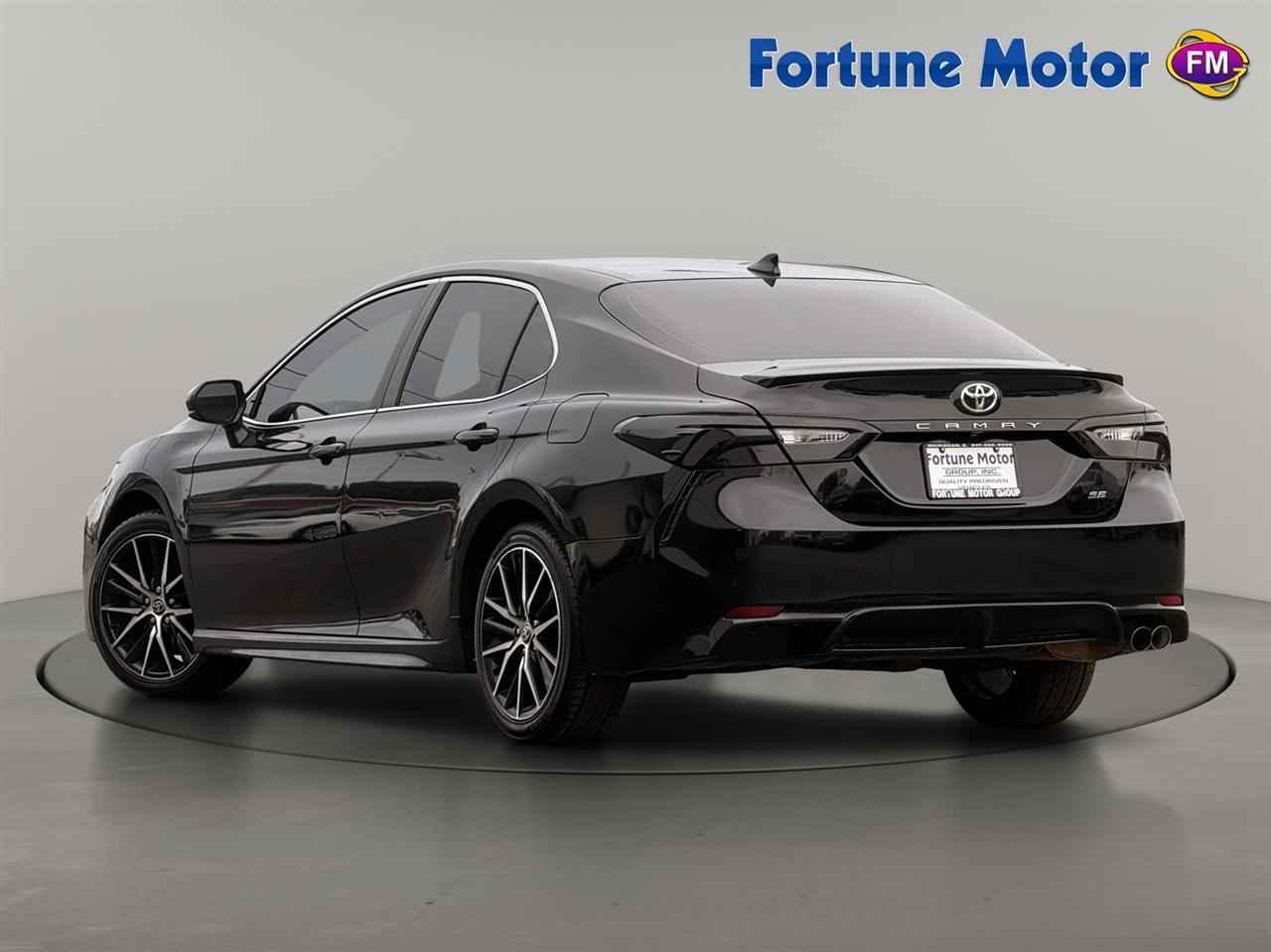Toyota Camry SE Auto (Natl) 2021