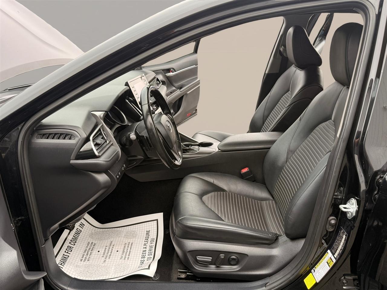 Toyota Camry SE Auto (Natl) 2021