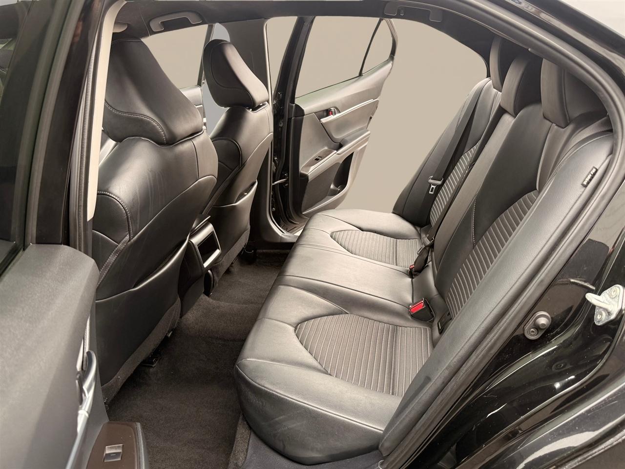 Toyota Camry SE Auto (Natl) 2021