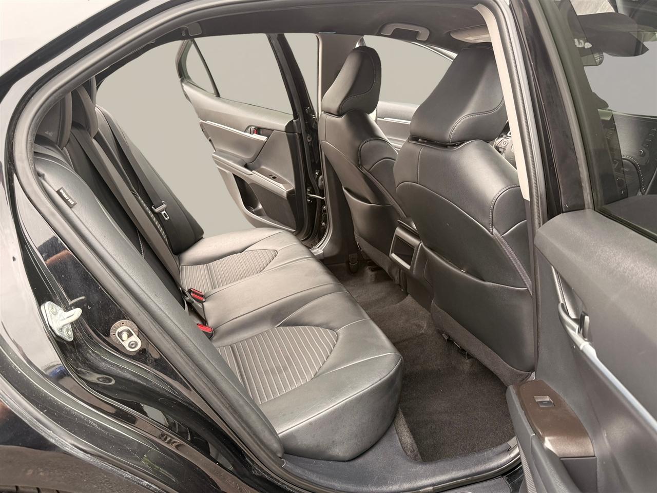 Toyota Camry SE Auto (Natl) 2021