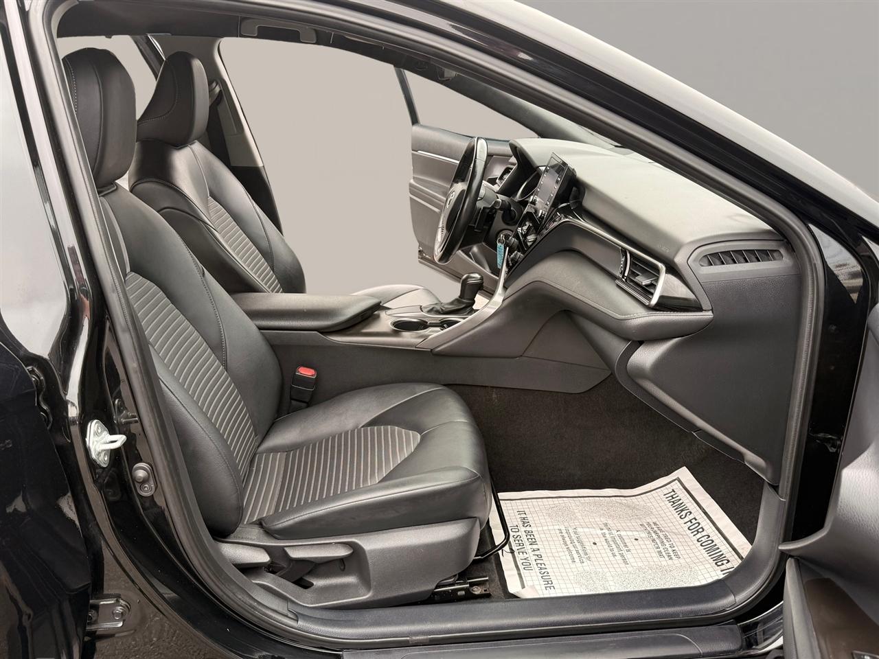 Toyota Camry SE Auto (Natl) 2021