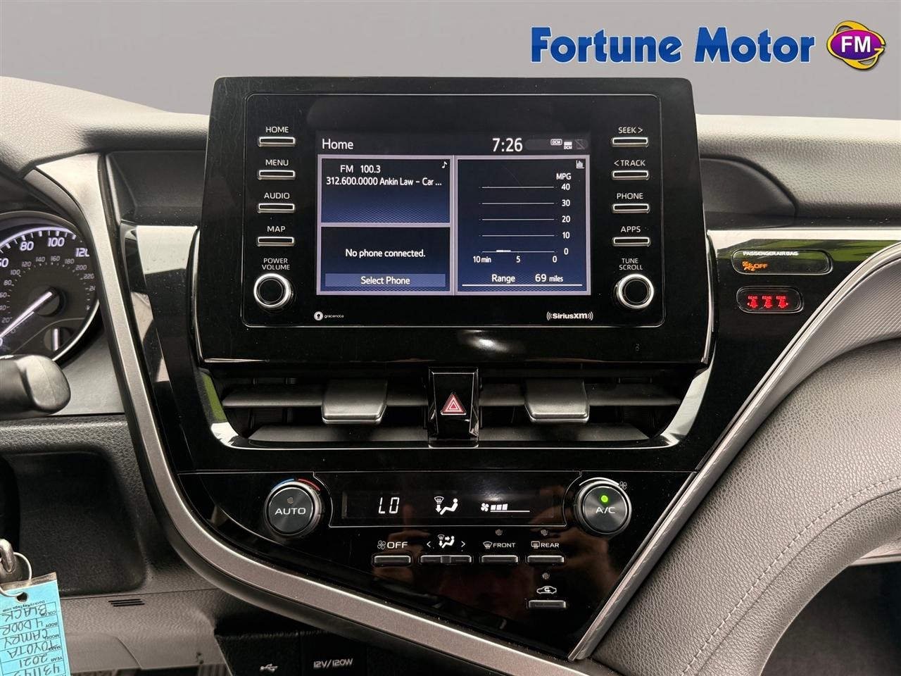 Toyota Camry SE Auto (Natl) 2021