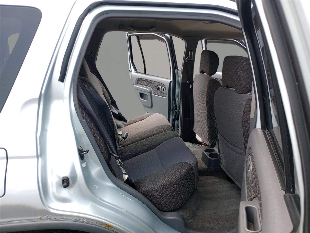 Nissan Xterra 4dr XE 4WD V6 Auto 2000