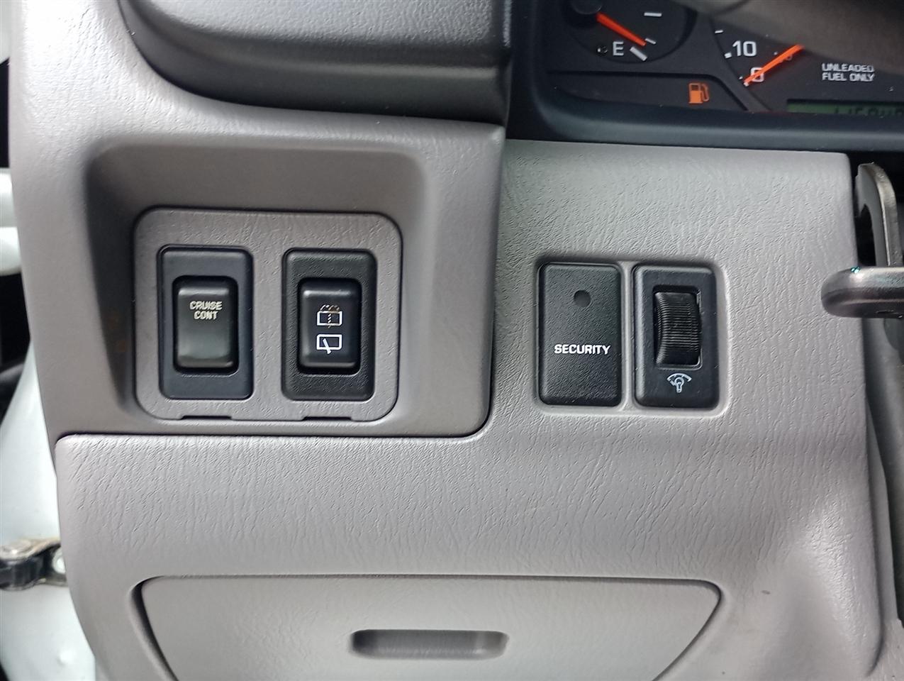 Nissan Xterra 4dr XE 4WD V6 Auto 2000