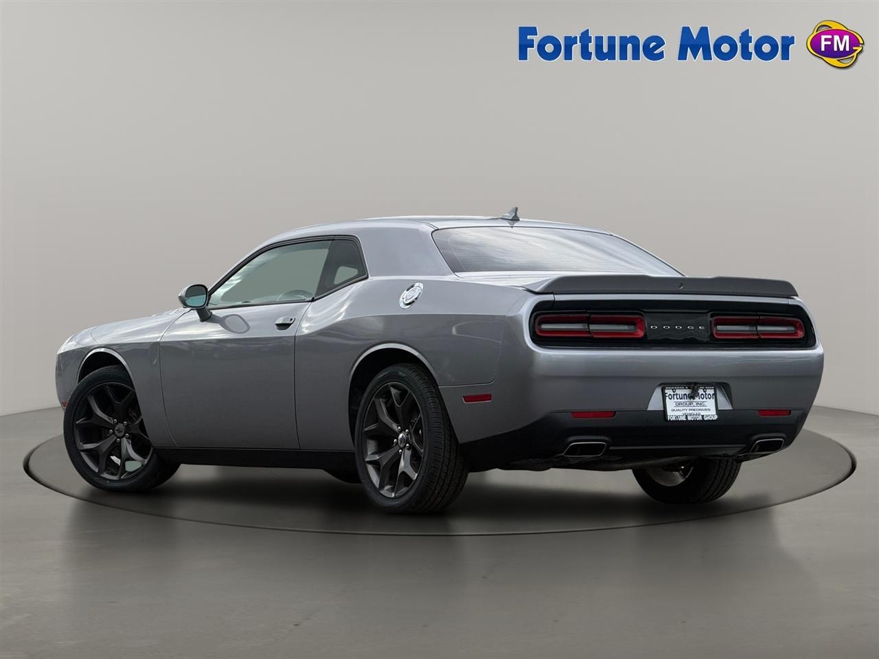 Dodge Challenger SXT Plus RWD 2018