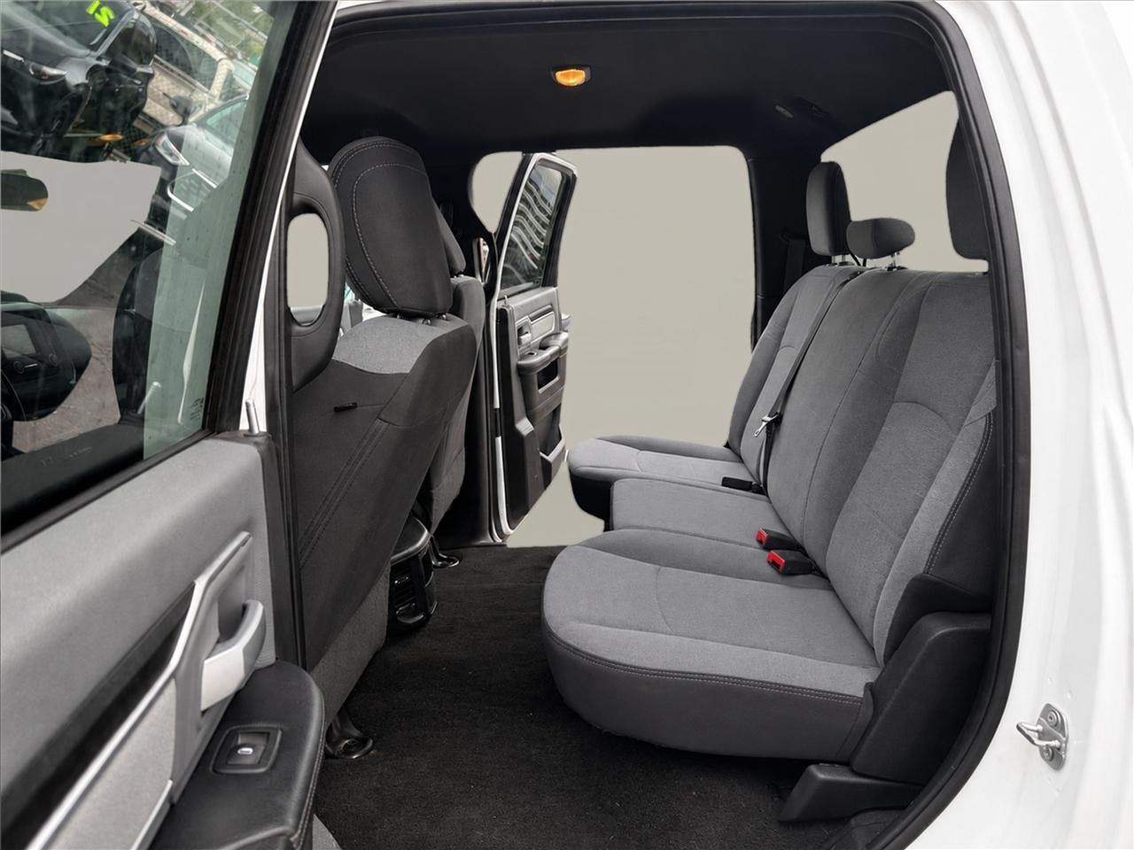 RAM 2500 Big Horn 4x4 Crew Cab 6'4" Box 2021