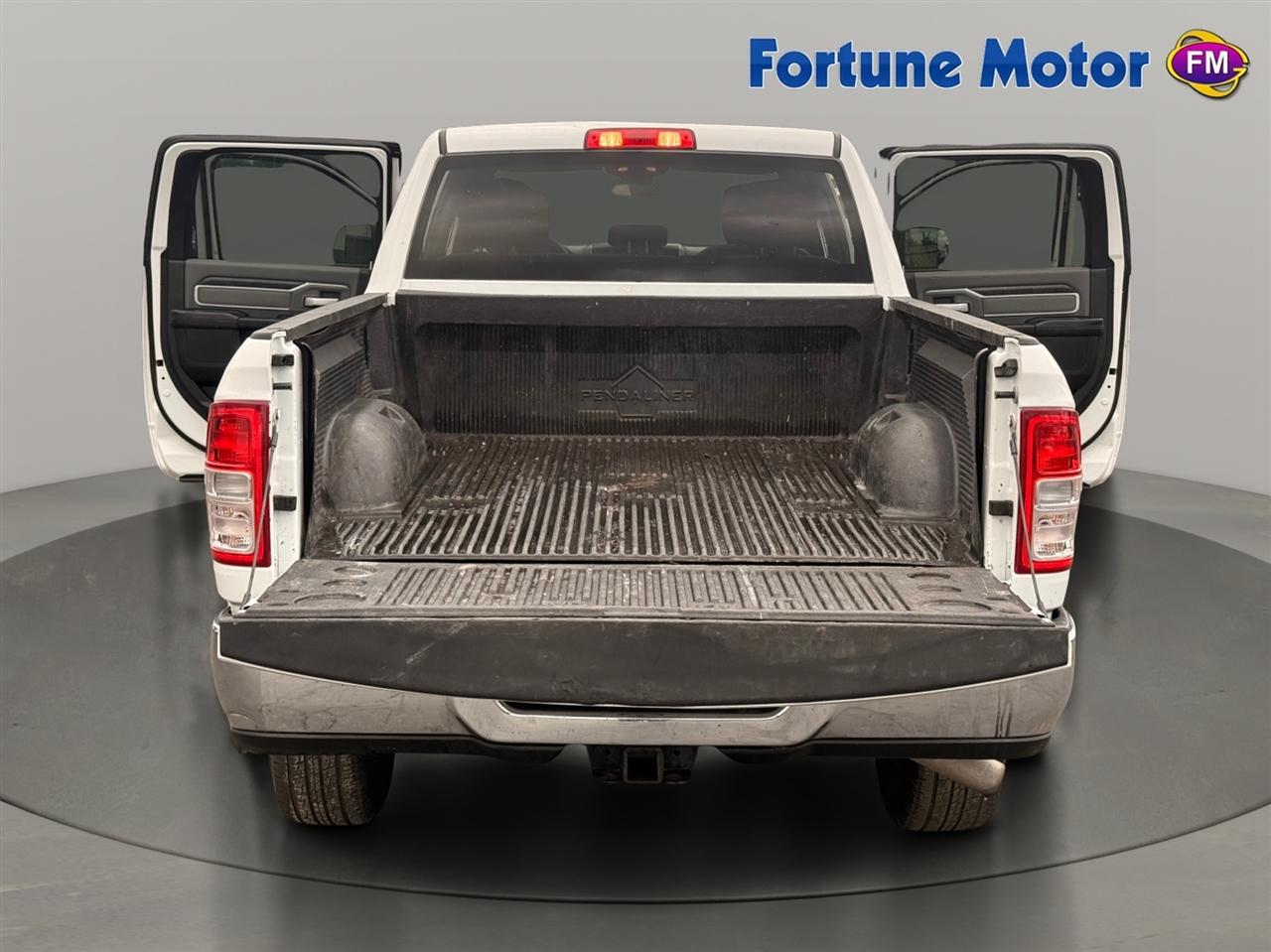 RAM 2500 Big Horn 4x4 Crew Cab 6'4" Box 2021