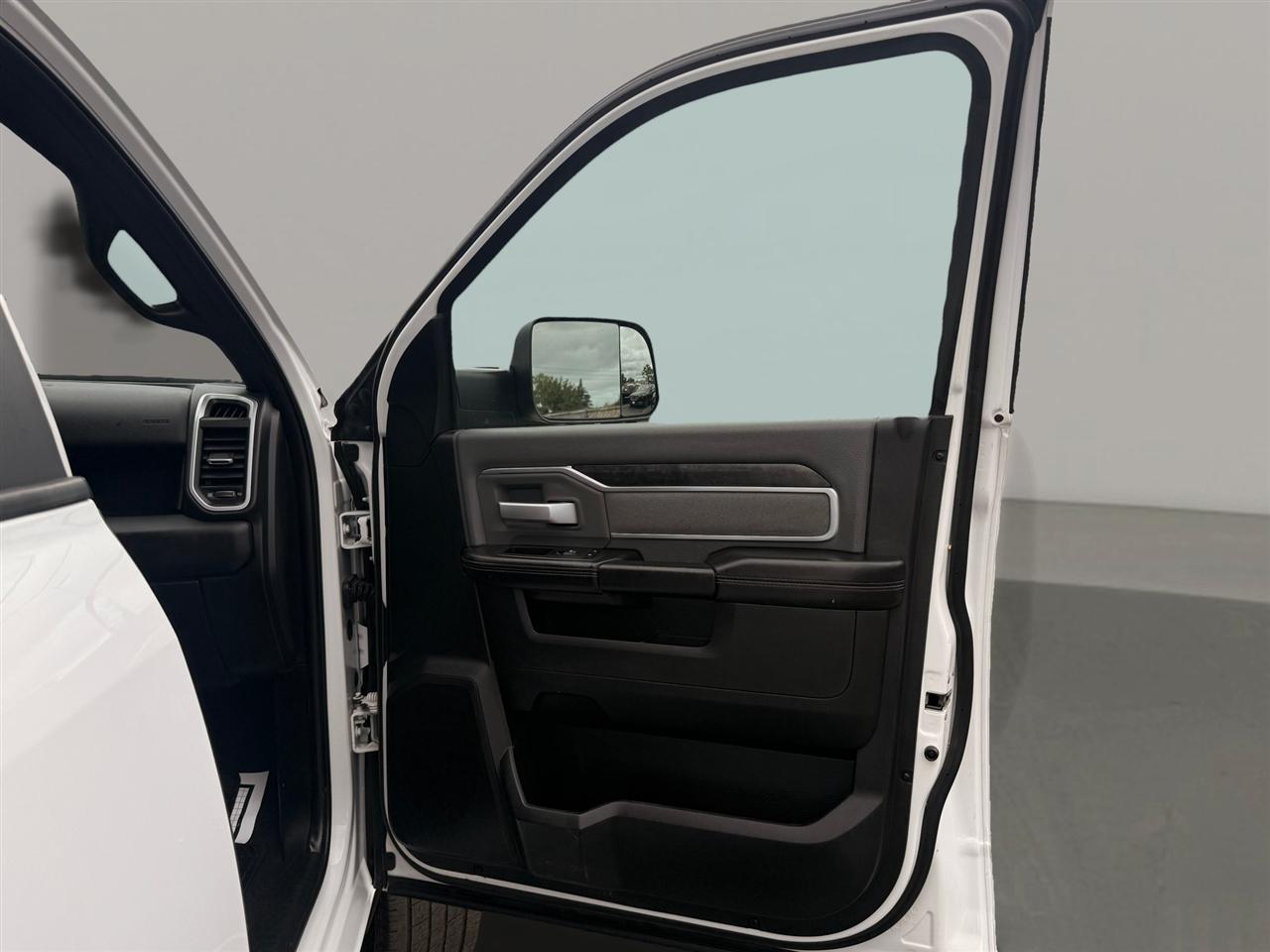 RAM 2500 Big Horn 4x4 Crew Cab 6'4" Box 2021