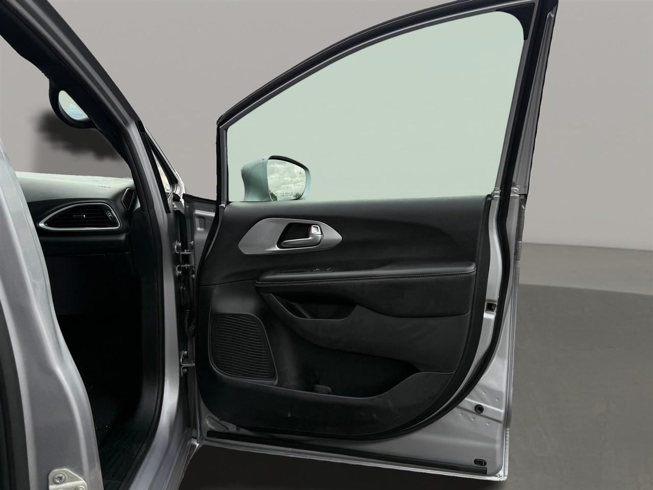 Chrysler Pacifica Touring L Plus FWD 2018