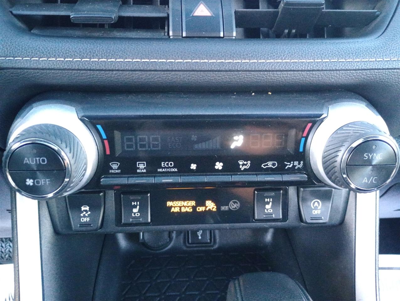 Toyota RAV4 XLE AWD (Natl) 2021