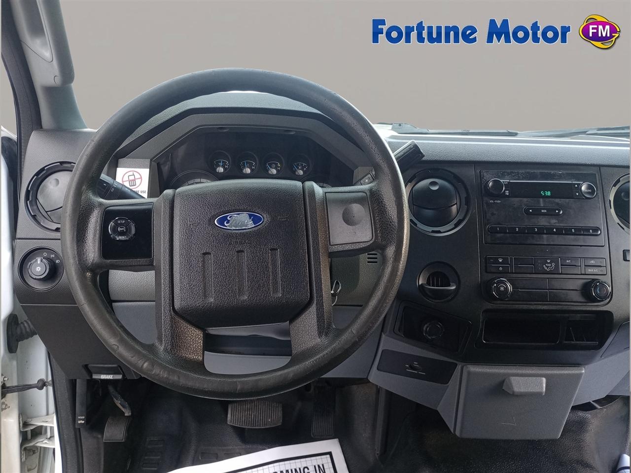 Ford Super Duty F-250 SRW 2WD Reg Cab 137" XL 2012