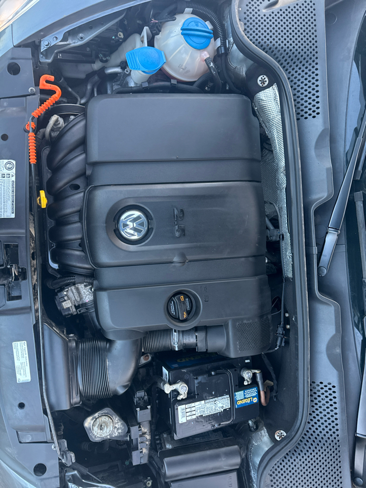 Volkswagen Beetle 2.5L Convertible 2013