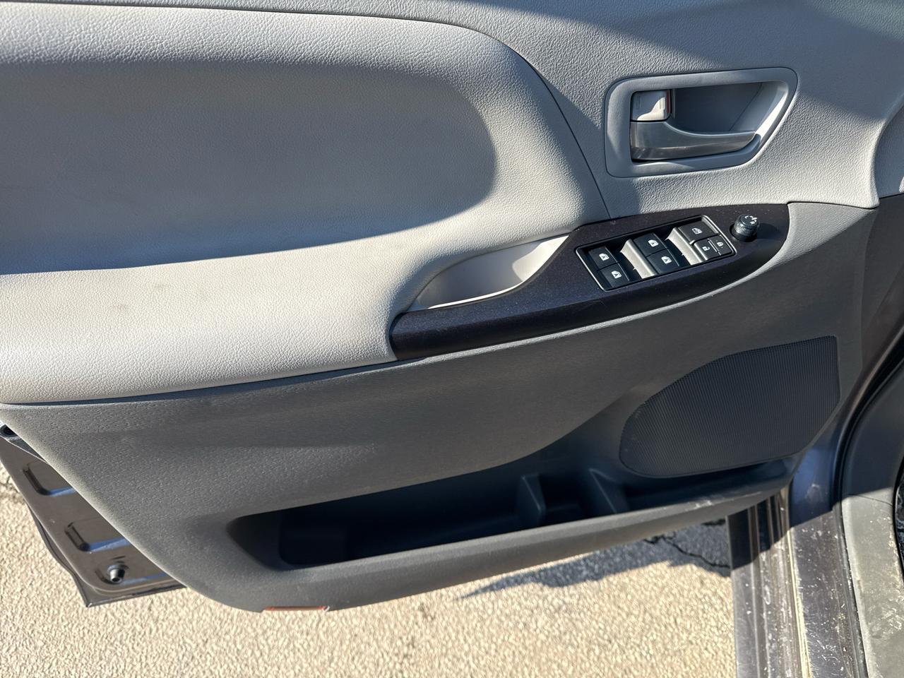 Toyota Sienna LE FWD 8-Passenger V6 2015