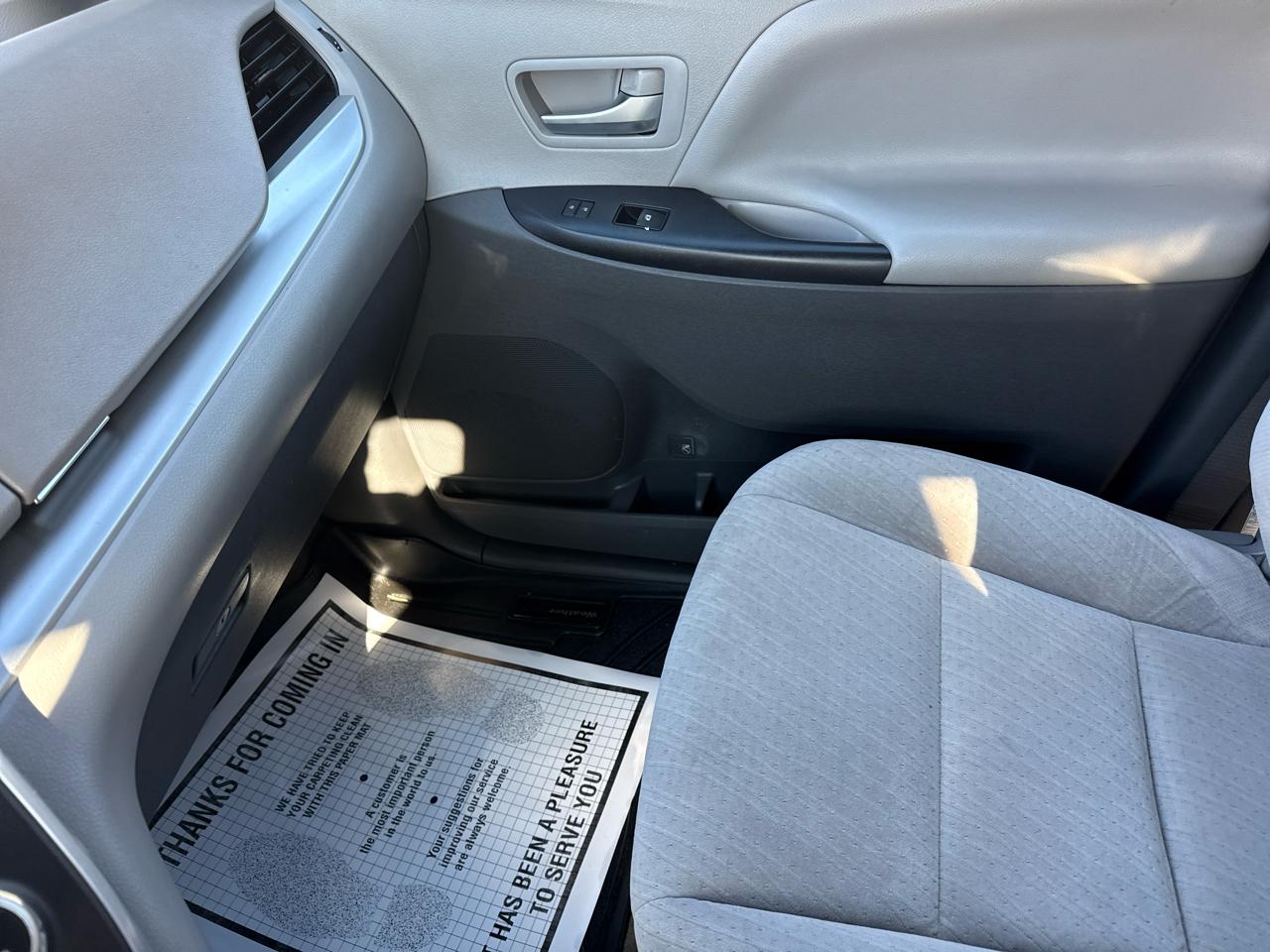 Toyota Sienna LE FWD 8-Passenger V6 2015