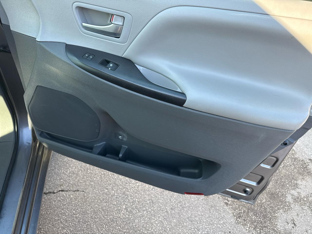 Toyota Sienna LE FWD 8-Passenger V6 2015