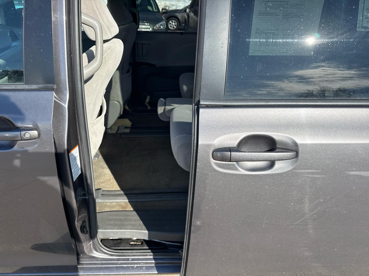 Toyota Sienna LE FWD 8-Passenger V6 2015