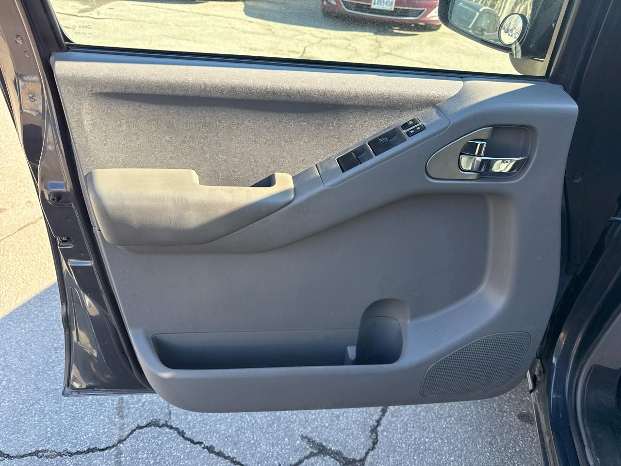 Nissan Frontier 2017.5 Crew Cab 4x4 SV V6 Manual 2011