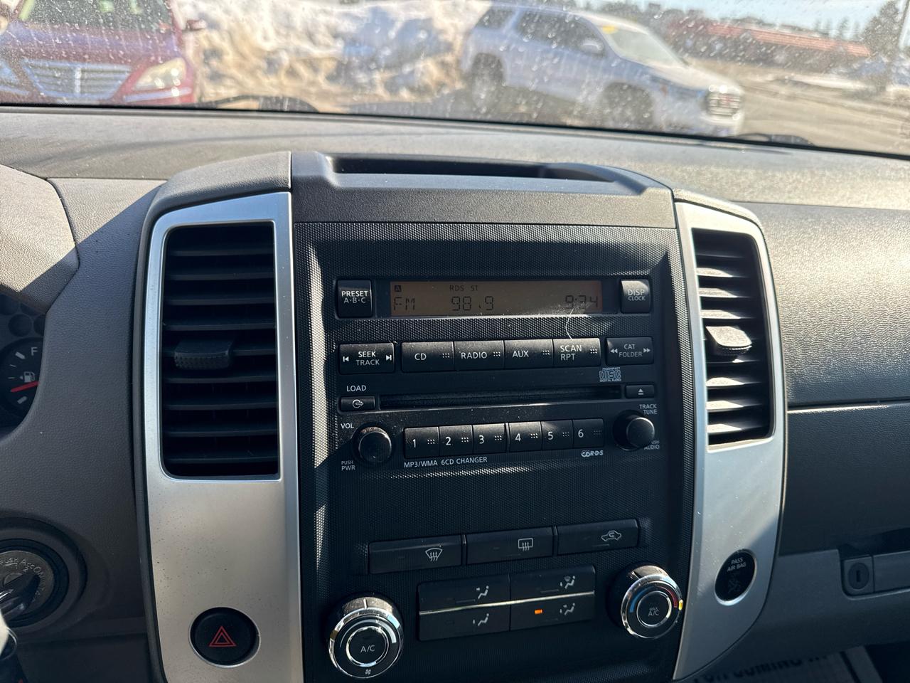 Nissan Frontier 2017.5 Crew Cab 4x4 SV V6 Manual 2011