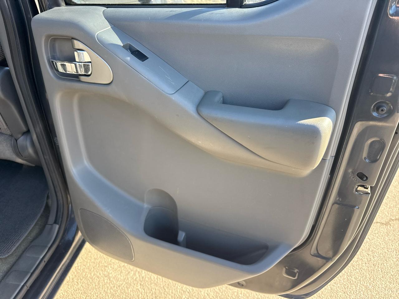 Nissan Frontier 2017.5 Crew Cab 4x4 SV V6 Manual 2011