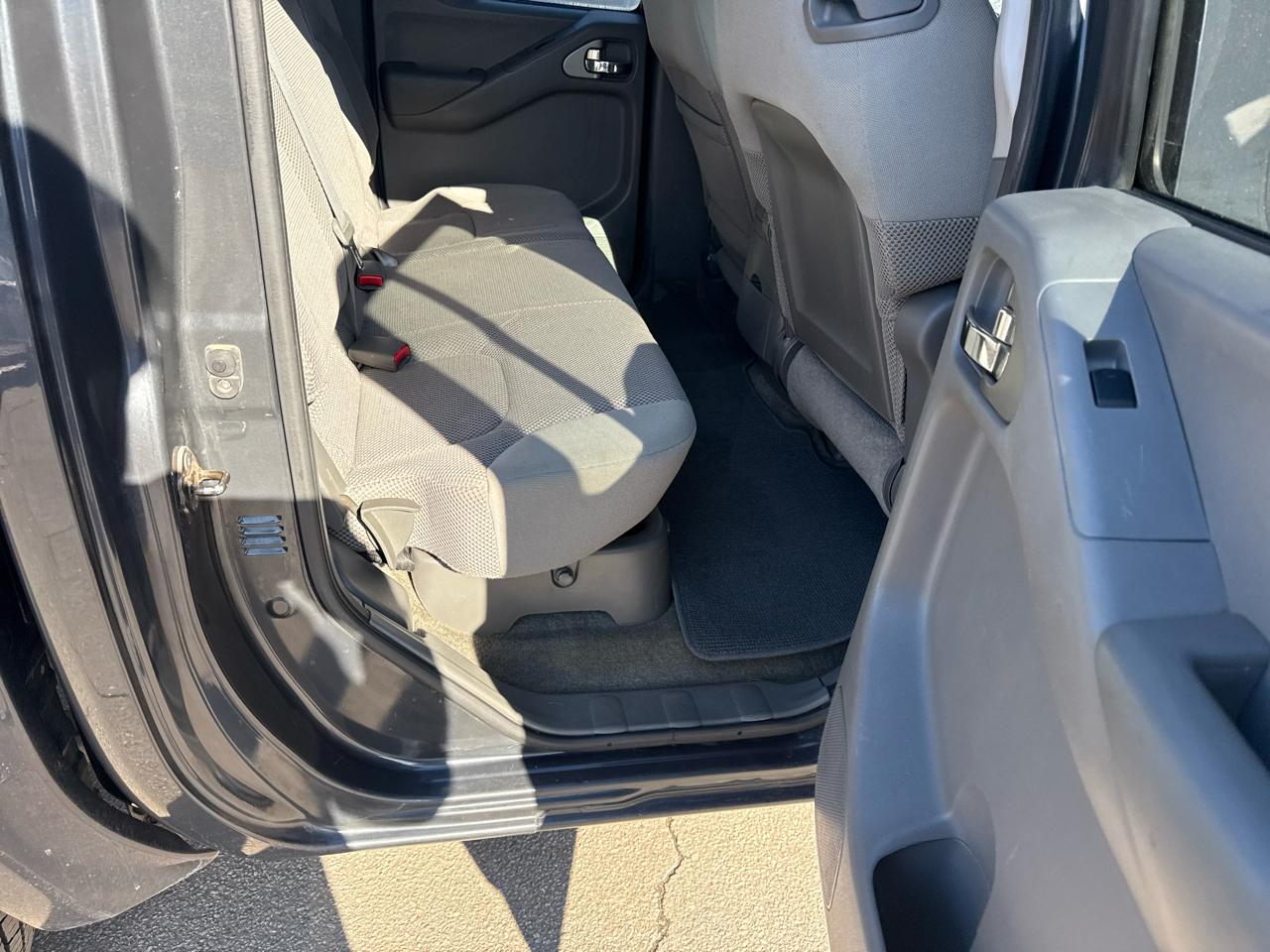 Nissan Frontier 2017.5 Crew Cab 4x4 SV V6 Manual 2011