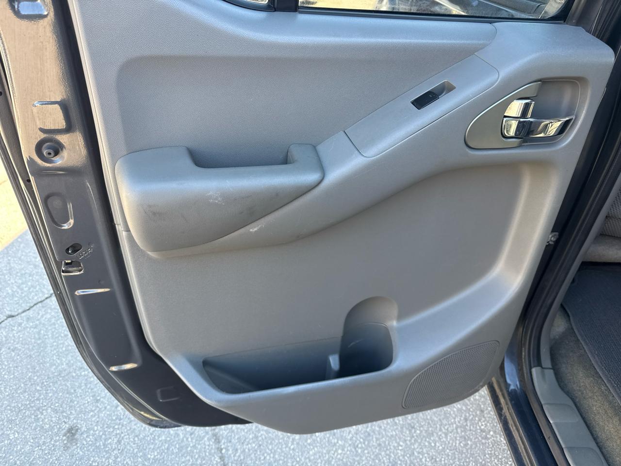 Nissan Frontier 2017.5 Crew Cab 4x4 SV V6 Manual 2011