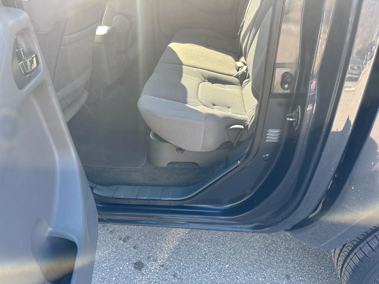 Nissan Frontier 2017.5 Crew Cab 4x4 SV V6 Manual 2011