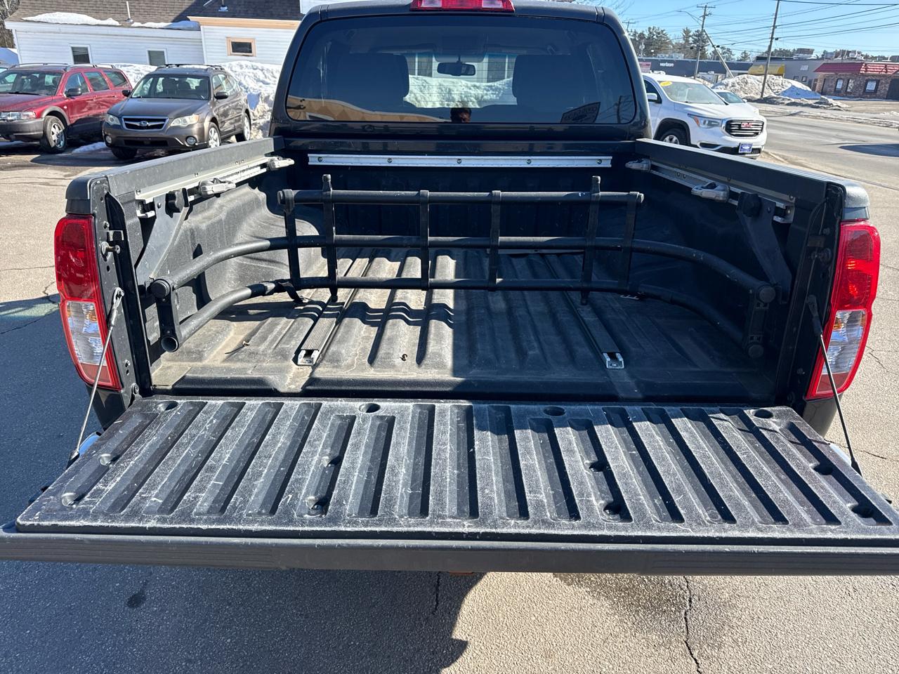 Nissan Frontier 2017.5 Crew Cab 4x4 SV V6 Manual 2011