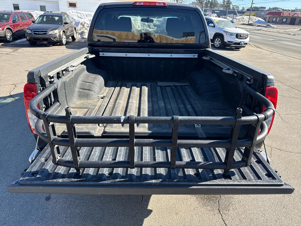 Nissan Frontier 2017.5 Crew Cab 4x4 SV V6 Manual 2011