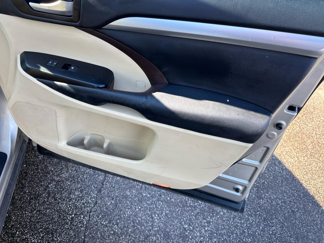 Toyota Highlander XLE AWD V6 2014