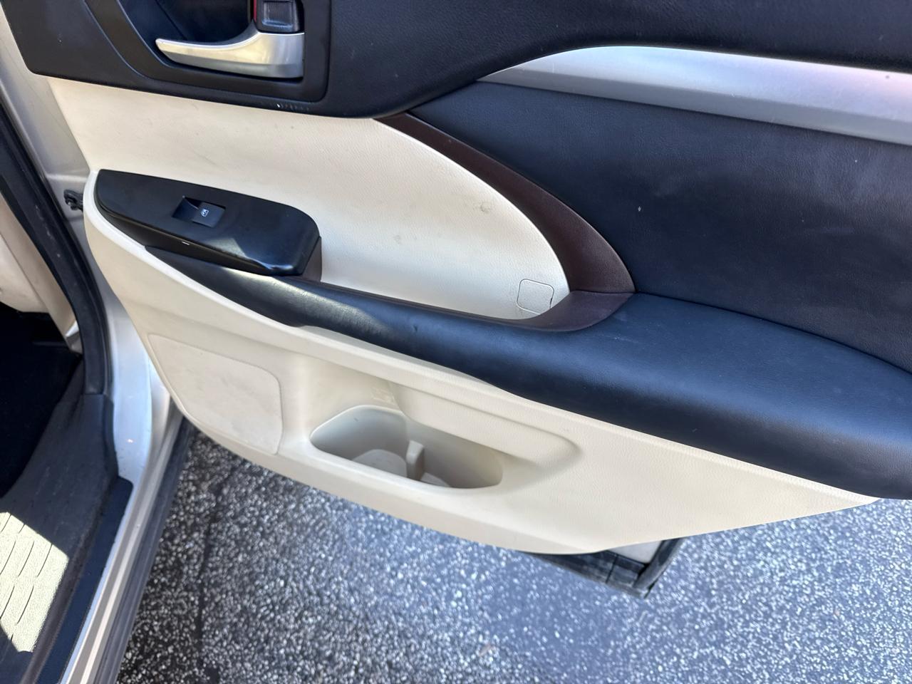 Toyota Highlander XLE AWD V6 2014