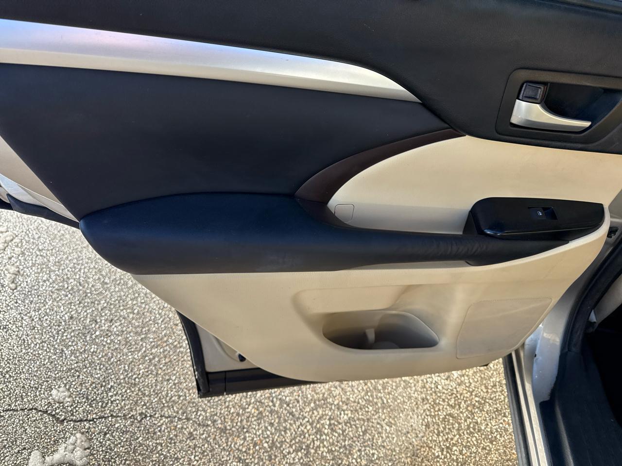 Toyota Highlander XLE AWD V6 2014