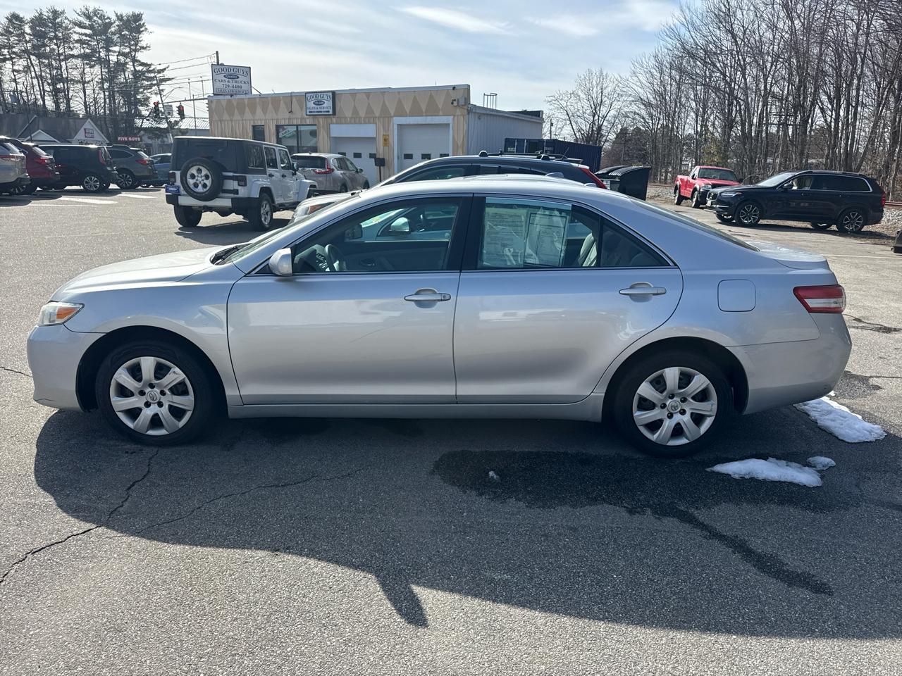 Toyota Camry Base 6-Spd AT 2011