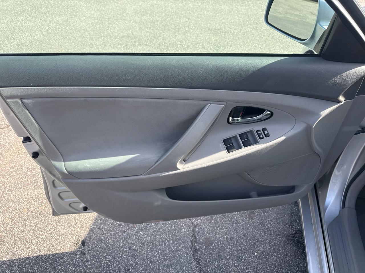 Toyota Camry Base 6-Spd AT 2011