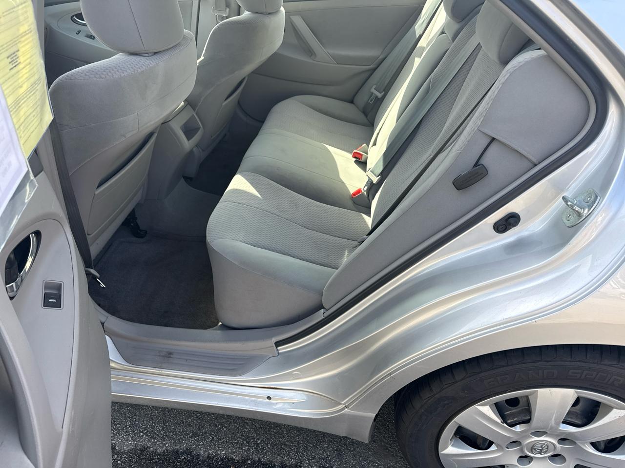 Toyota Camry Base 6-Spd AT 2011