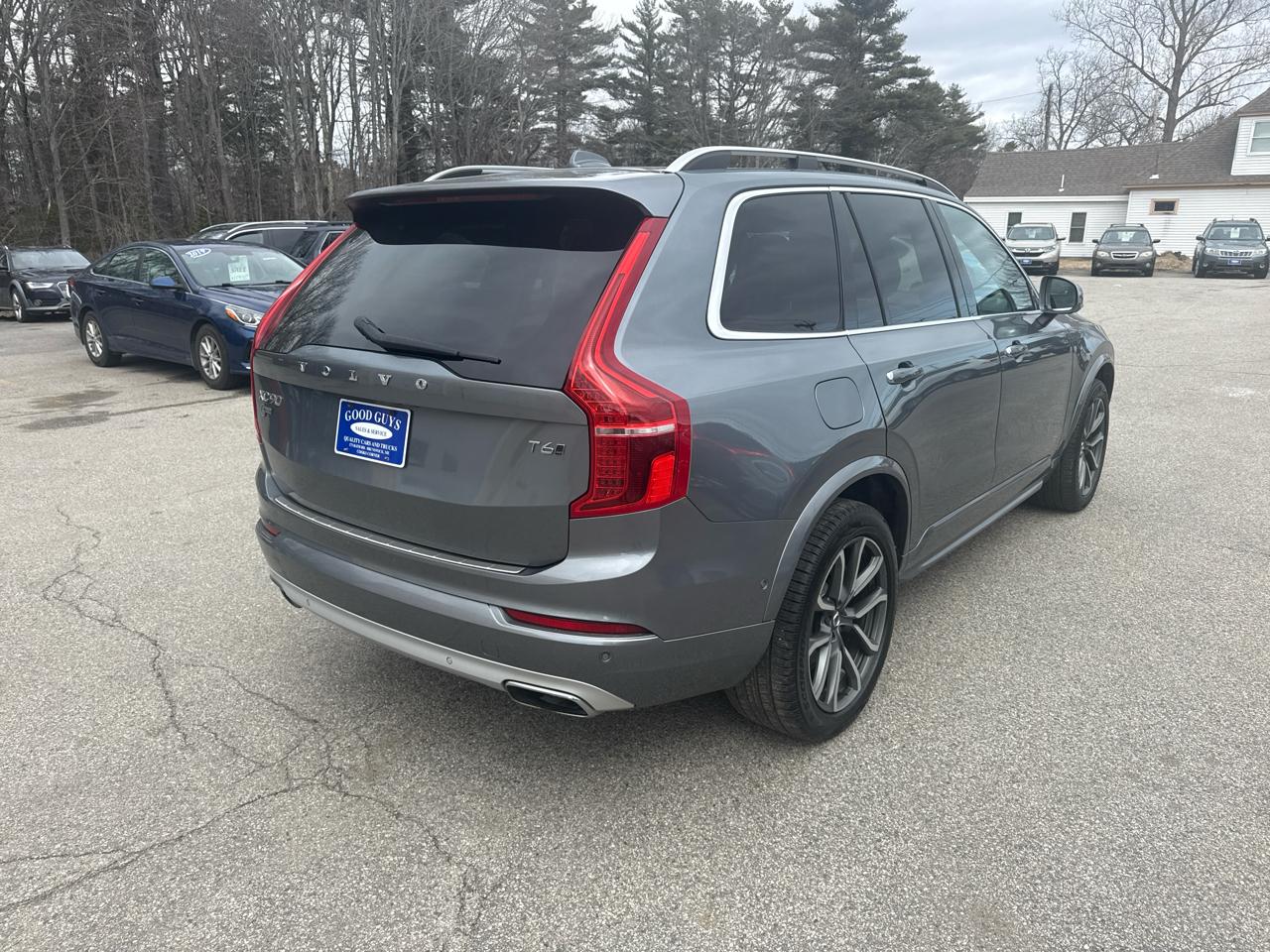 View vehicle photo 7