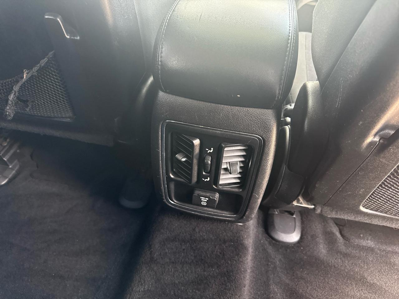 Jeep Grand Cherokee Laredo 4WD 2011