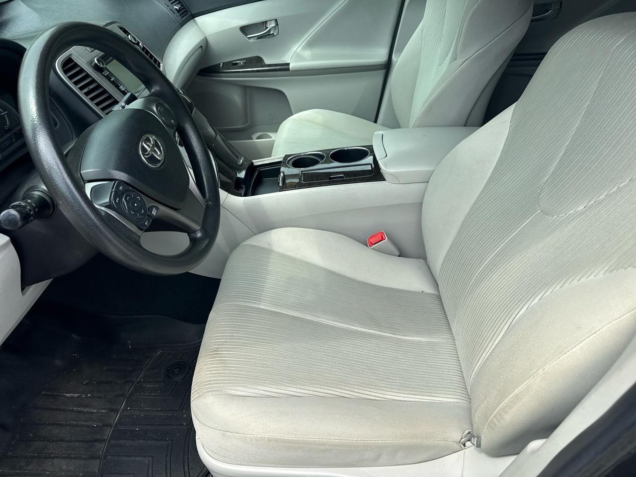 Toyota Venza LE I4 AWD 2013