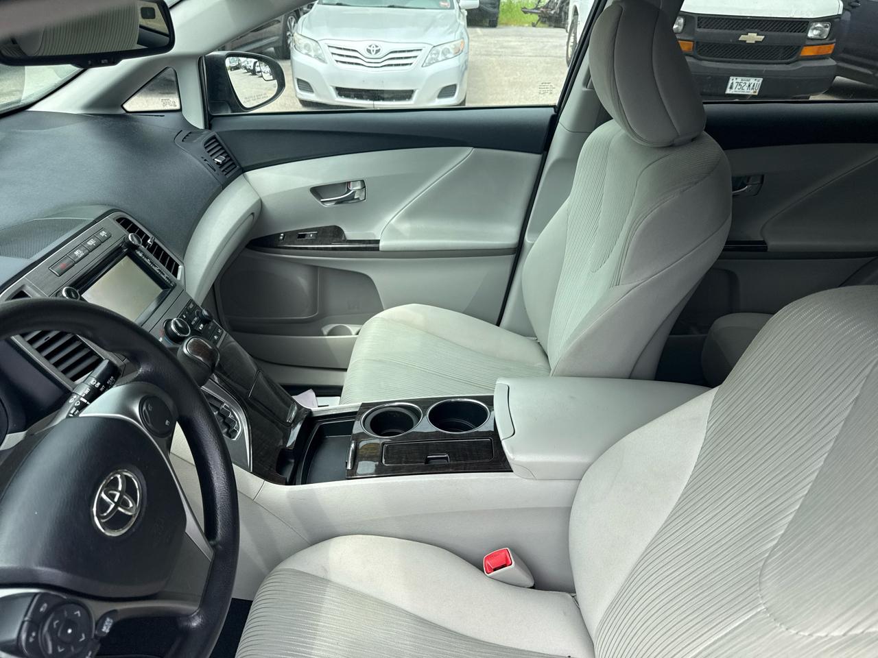 Toyota Venza LE I4 AWD 2013